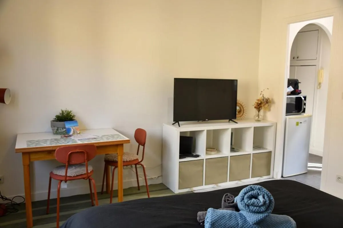 Charmant Studio Moderne Equipe A Nice France