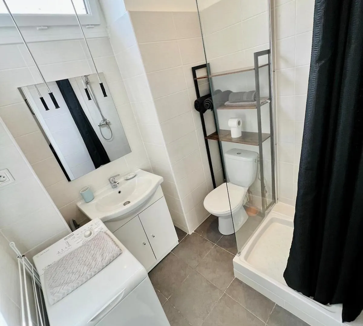 Charmant Studio Moderne Equipe A Nice